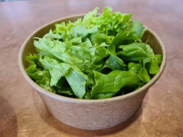 Green salad to compose
